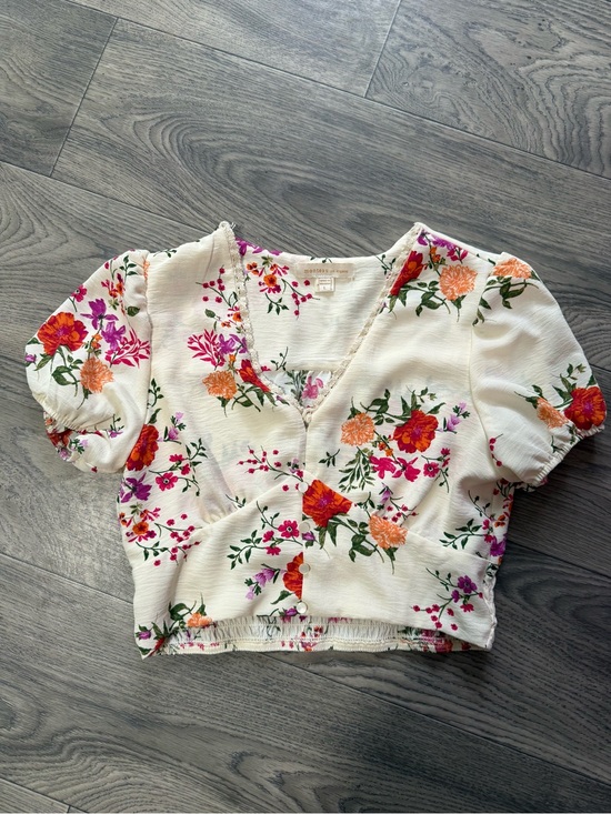 Moncler Tops - monteau Los Angeles Floral V-Neck Crop Top L